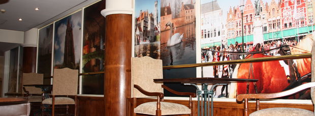 plaatsing van tijdelijke glasfolie met digitale fotoprint bij NH Hotels in Brugge
