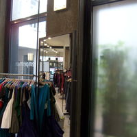 zandstraalfolie kleedkamer of pashokje voor kledingwinkel kleven en plakken op glas