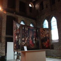 schildererij van Hans Memling in het Sint-Janshospitaal Museum in Brugge beschermd door een donkere licht werende en uv werende glasfolie