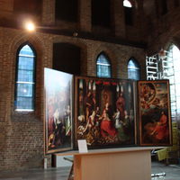 plakken, plaatsen en installeren van een licht reducerende glasfolie voor Museum Brugge door MediaNoordRaafolies